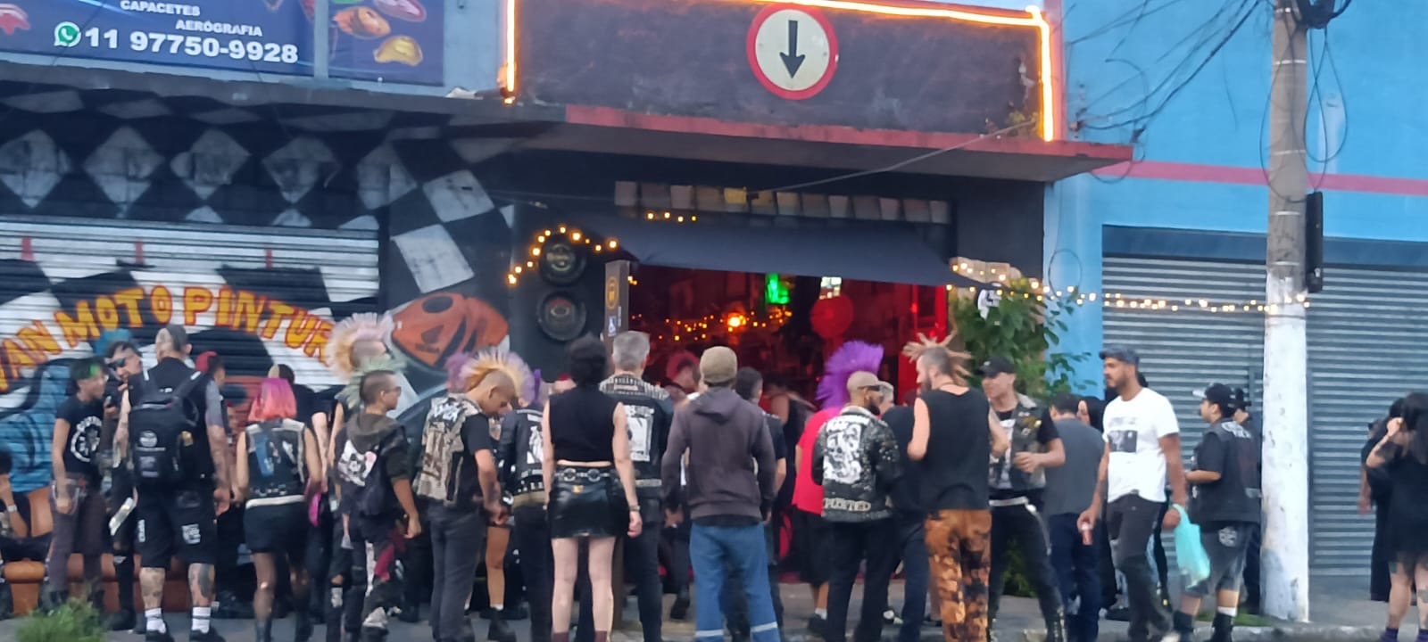 Entrada do Kadillac Club em noite de evento